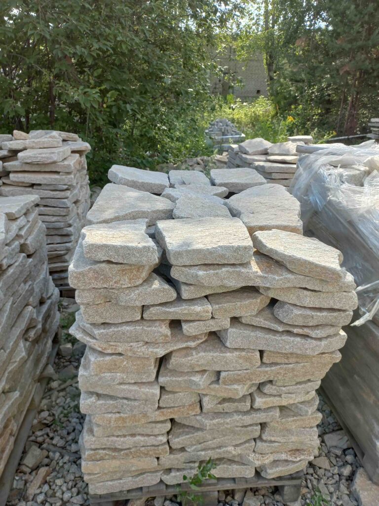 Гранитный плитняк для мощения